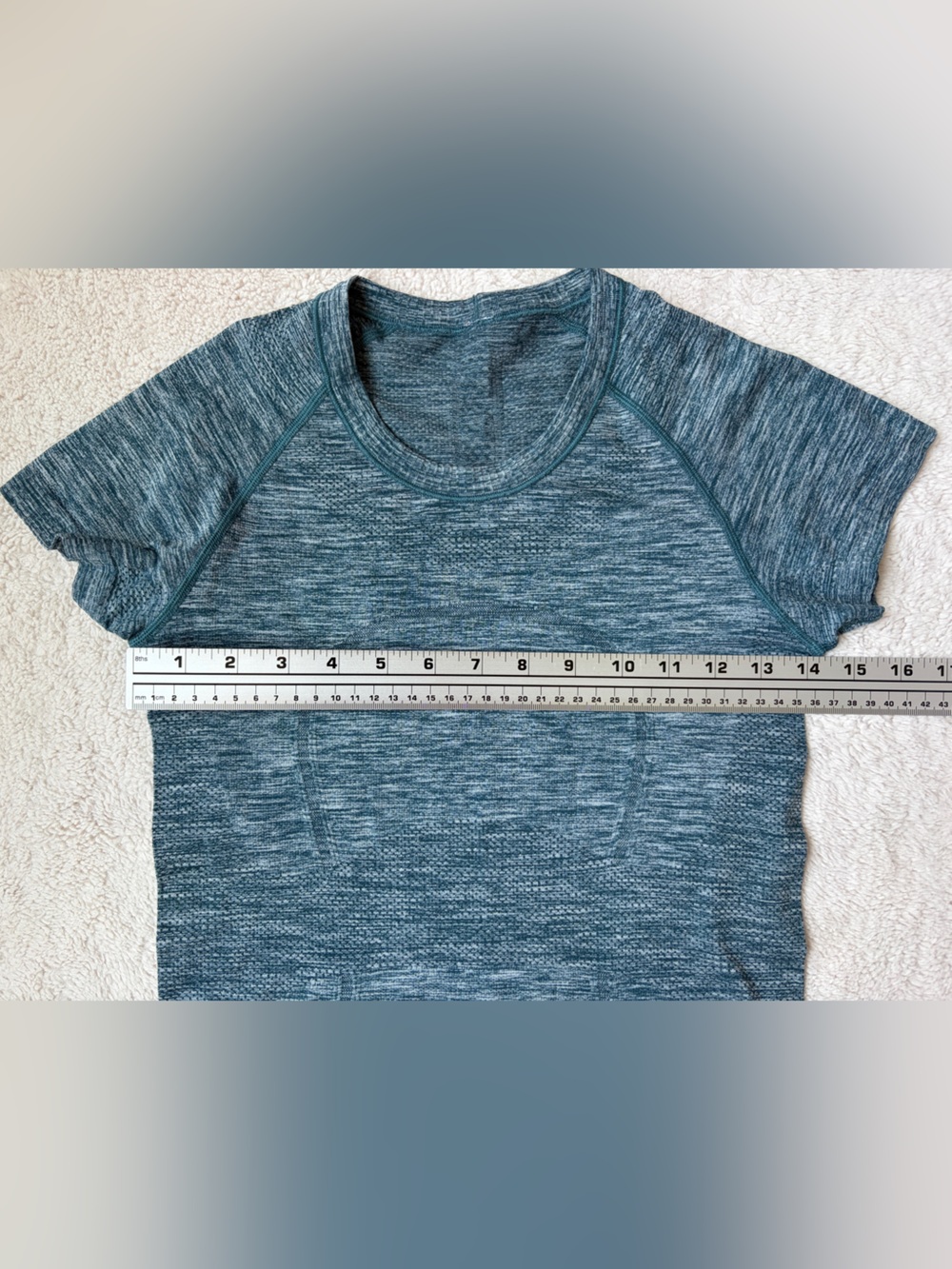 lululemon athletica Heathered Dark Green Short-Sleeve Swiftly Top Women Size 4 - Picture 4 of 6